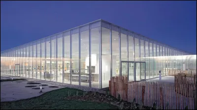 Dans quelle ville y a-t-il un ''deuxième Louvre'' ?