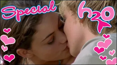 Cléo est en couple avec...