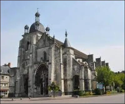 Cette petite ville de 2800 habitants, située en Champagne crayeuse dans le département de l'Aube, c'est Arcis sur ...