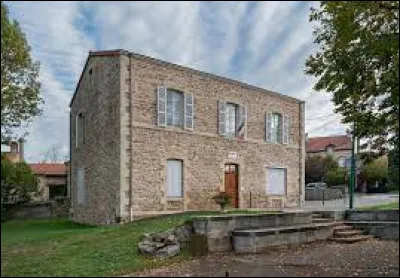 Nous sommes en Auvergne-Rhône-Alpes, à Jozerand. Commune de l'arrondissement de Riom, elle se situe ...