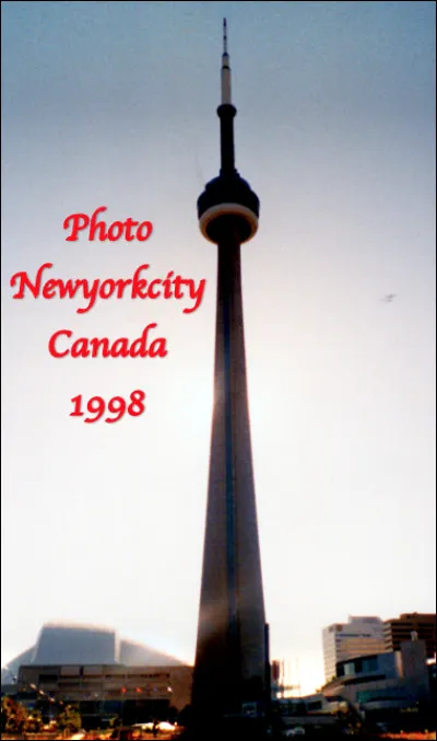 Quelle est la ville du Canada la plus peuplée avec 2,95 millions d'habitants, centre international des affaires, de la finance et des arts ;célèbre pour son emblématique tour CN d'une hauteur de 533 mètres ?