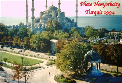 Quelle est la ville de Turquie la plus peuplée avec 15 millions d'habitants, principal centre économique, industriel, financier et commercial du pays ?