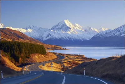 De quelle couleur est le drapeau islandais ?
