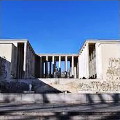 Quel palais parisien, construit en 1937, abrite depuis 1961 le Musée dart moderne de Paris ?