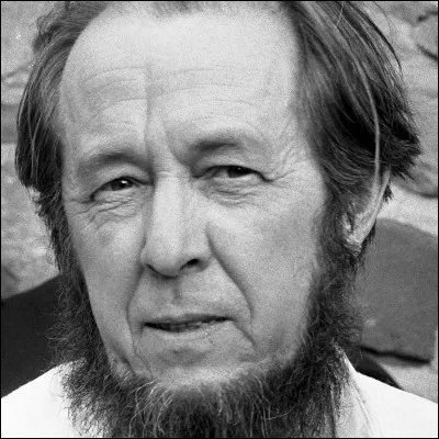 Quelle uvre dAlexandre Soljenitsyne publiée en France en 1973 lui a valu dêtre arrêté, déchu de sa citoyenneté et expulsé dURSS ?