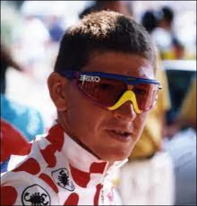 Ce coureur cycliste, champion de France sur route en 1999, c'est ... Simon