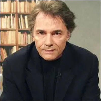 Ce chanteur, interprète de "Au pays des merveilles de Juliet", c'est ... Simon