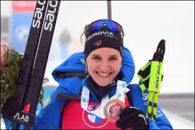 Cette biathlète, qui a remporté en février 2023 le titre de championne du monde de la poursuite, puis le classement général de la Coupe du monde 2022-2023, c'est ... Simon