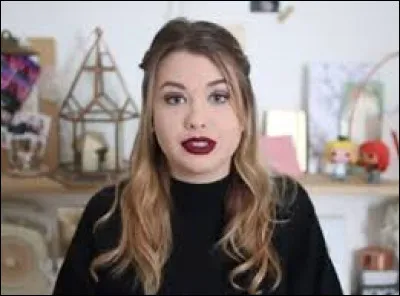 Qui est cette youtubeuse ?