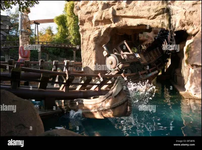 C'est Intamin qui a construit Colorado Adventure.