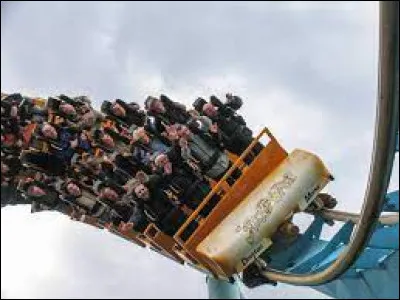 C'est Intamin qui a construit Shockwave.