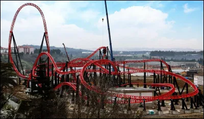 C'est Intamin qui a construit Red Fire.