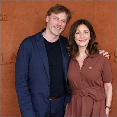 Comment s'appelle son compagnon aussi comédien ?