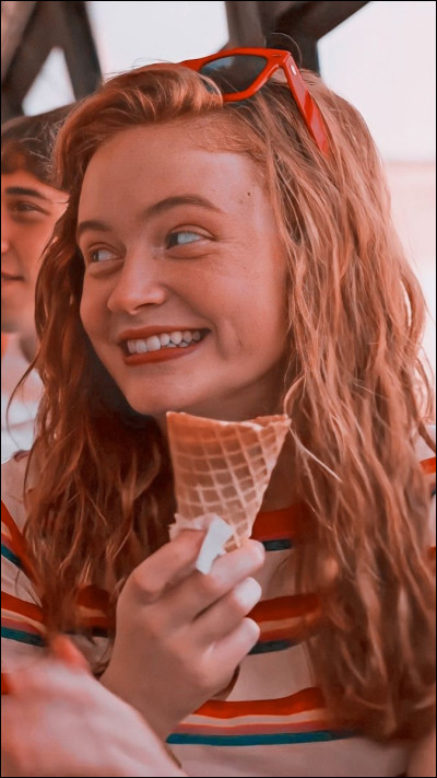 Avec qui fait-elle du shopping dans la saison 3 ?