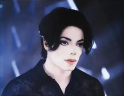Dans quel clip Michael Jackson est-il nu aux cts de sa femme de l'poque, Lisa Mary Presley ?