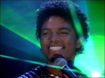 Dans quel clip Michael Jackson est-il clair par des lasers verts ?