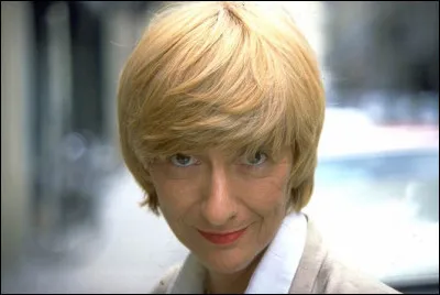 Quel est le titre du livre qui a fait la notoriété de Française Sagan, alors qu'elle n'avait que dix-huit ans ?