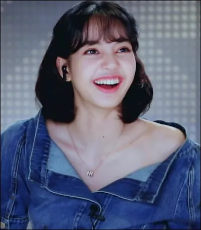 En 2019, Lisa a fait un don de 100 000 bahts thaïlandais pour aider un fonds de/d'...