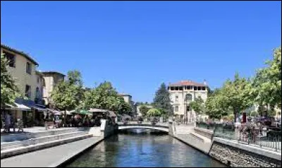 Cette ville de 20 000 habitants du département de Vaucluse, située au pied du massif du Lubéron, c'est L'Isle sur la ...