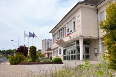 Cette ville de 8800 habitants du département de l'Allier, située dans l'agglomération de Vichy, c'est Bellerive sur ...