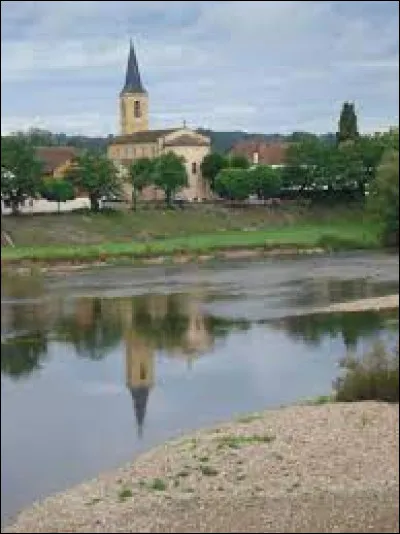 Village de l'arrondissement de Charolles, sur la rive gauche de la Loire, Chambilly se situe dans le département ...