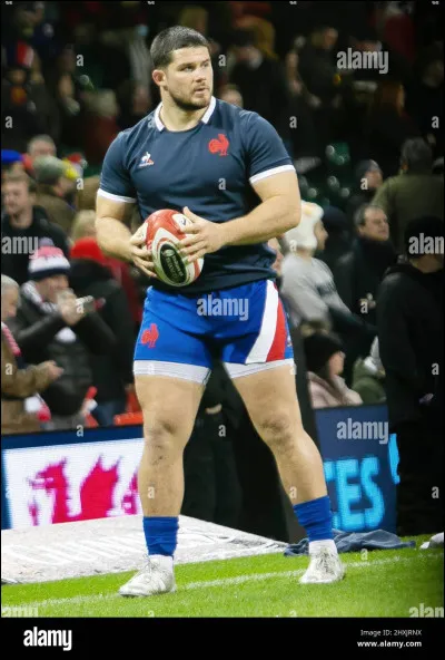 Où joue Julien Marchand ?