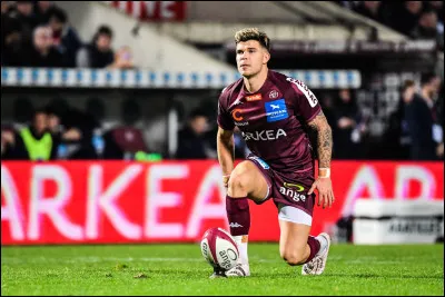 Où joue Matthieu Jalibert ?