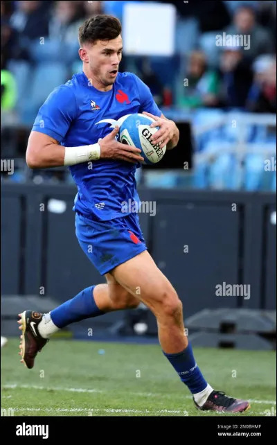 À quel poste joue Ethan Dumortier ?