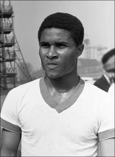 Eusébio est un mythique footballeur portugais et fut Ballon d'Or en 1965. Quel autre prix a-t-il remporté ?