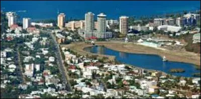 Nouméa est une ville de Mayotte.