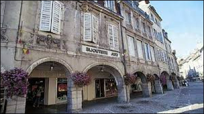 Lons-le-Saunier est une ville du Jura.