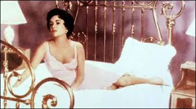 Un somptueux lit de laiton doré pour celle qui cherche à conquérir ou reconquérir sur ce territoire précisément