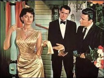 Sophia Loren ne porte pas cette extravagante robe dorée tout à fait par plaisir