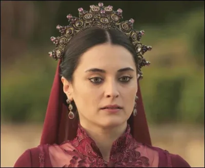 Quel rôle interprète Aslıhan Gürbüz sur cette photo ?