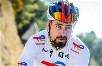 Quel est le nom de ce coureur cycliste ?