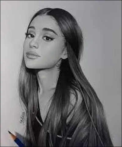 Elle n'a peut-être pas sa coupe habituelle, mais elle est assez célèbre pour la reconnaitre. 
Qui est-ce ?