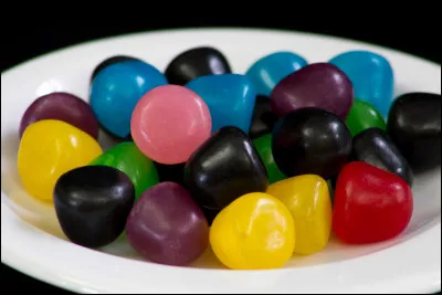 Sur cette belle image, combien comptes-tu de Dragibus violets ?