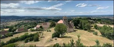 Village du Charolais, perché au sommet d'une colline à 593 mètres d'altitude, Suin se situe dans le département ...