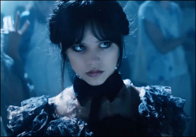 Avec qui Mercredi va-t-elle au bal ?