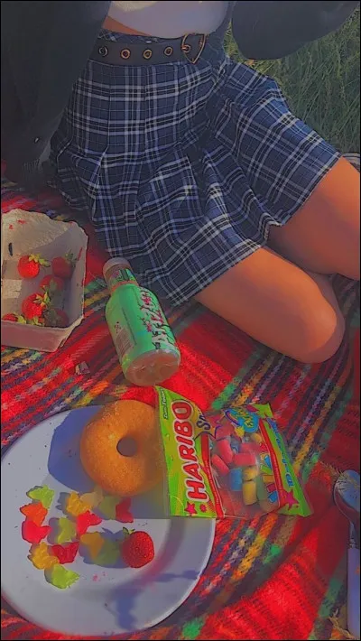 Aimes-tu les séries ? 
Cest-à-dire les animes, les films, les séries...