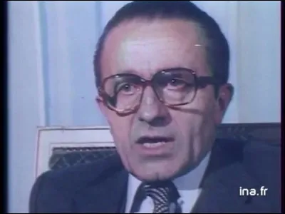 Il est ministre de l'Intérieur du 30 mars 1977 au 22 mai 1981. Son ministère est notamment marqué par l'affaire Boulin, par l'arrestation de Jacques Mesrine et par l'attentat de la rue Copernic. C'est ...