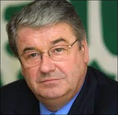 Il succède à Chevènement comme ministre de l'Intérieur dans gouvernement Jospin, du 29 août 2000 au 6 mai 2002 : c'est ...