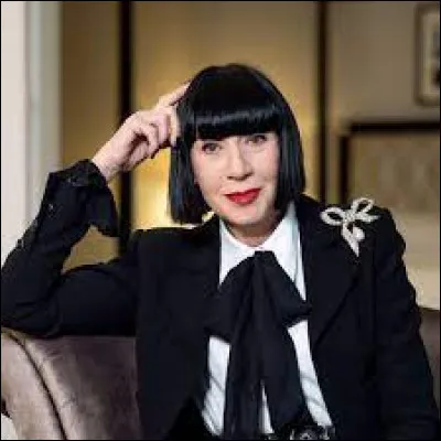 Quel est le prénom de la grande couturière Thomass ?