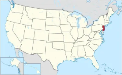 Il est connu pour sa proximité avec la ville de New York, ses plages le long de l'océan Atlantique, ses parcs d'attractions et ses casinos. C'est également l'un des États les plus densément peuplés du pays. Quel est son nom ?