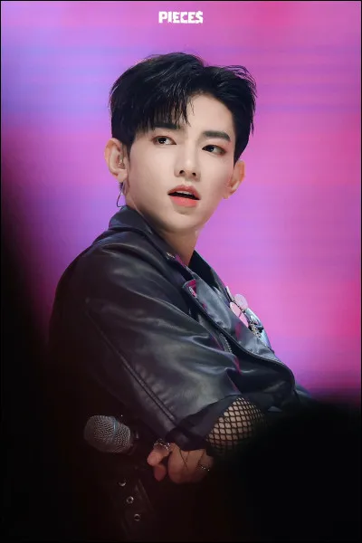 Pendant combien de temps a-t-il été stagiaire ?