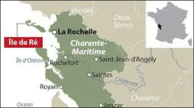 Laquelle de ces trois îles ne se situe pas en Charente-Maritime ?
