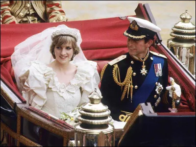 En 1981, le prince Charles de Grande-Bretagne et la princesse Diana se sont mariés. CentrePoint était l'un des nombreux parrainages de Diana. Cette association qui aide les jeunes sans-abri a des comptes sur Facebook et Instagram. Quelle affirmation concernant ces 2 sites est fausse ?
