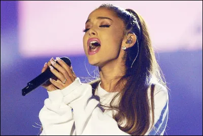 Combien la voix d'Ariana Grande couvre-t-elle d'octaves ?