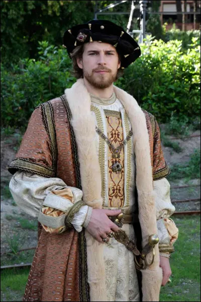 Quel rôle interprète Alvaro Cervantes sur cette photo ?