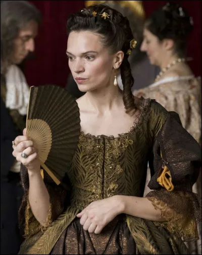 Quel rôle interprète Anna Brewster sur cette photo ?